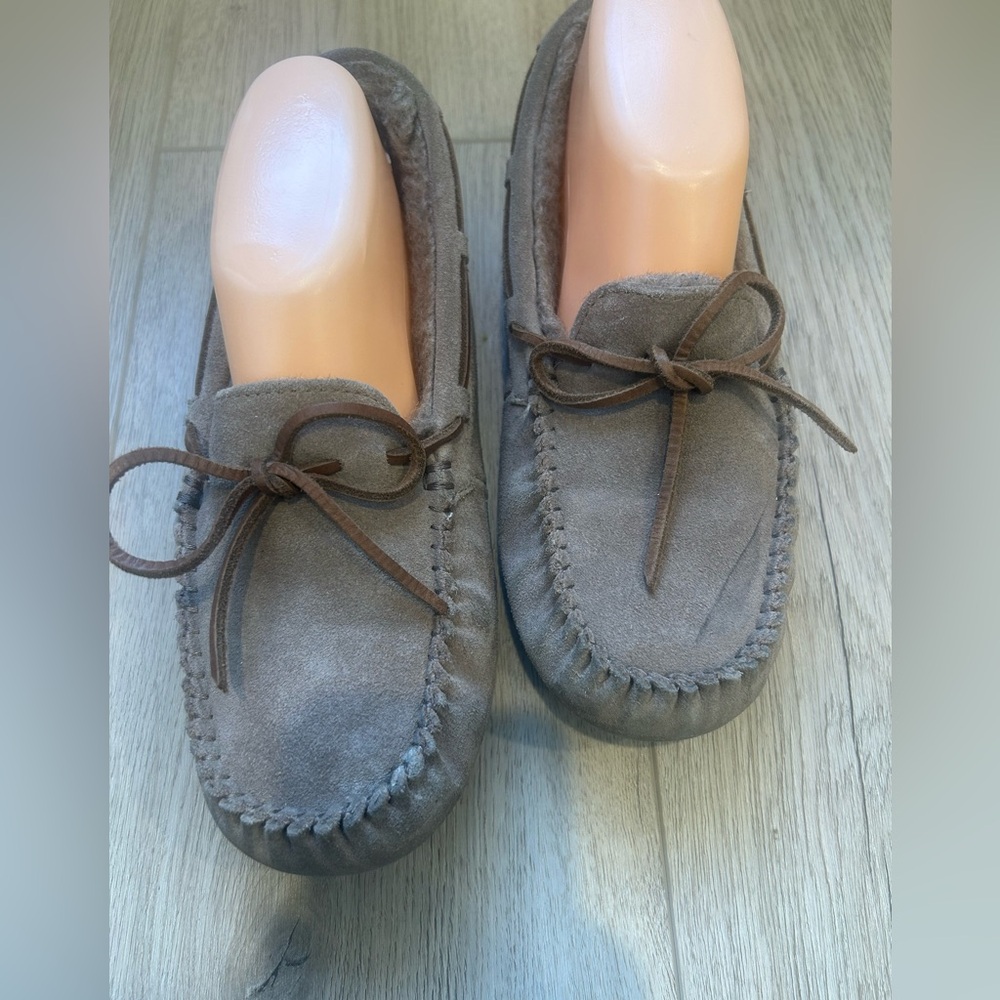 UGG Dakota Suede Shearling Moccasin Slippers Shoes Womens Size 9 Gray Winter - Picture 4 of 12